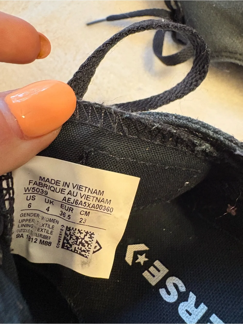 Converse Womens SOLID BLACK low chuck taylors - Picture 6 of 6